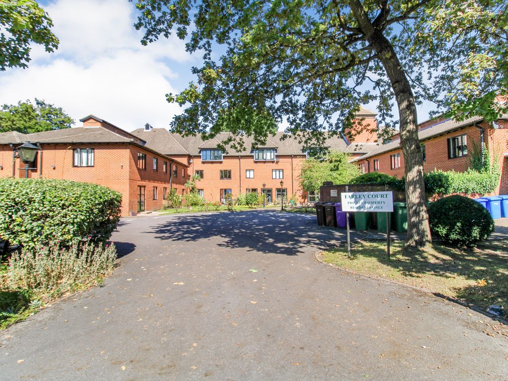 1 bed flat for sale in Farley Court, Hampshire GU14, £110,000