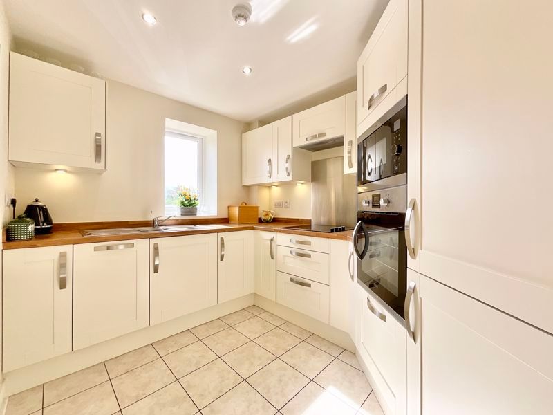 2 bed flat for sale in Eccleshall Road, Stafford ST16, £250,000