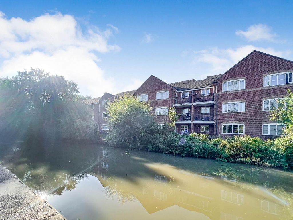 2 bed flat for sale in Coney Lane, Hawkesbury Village, Coventry CV6, £150,000