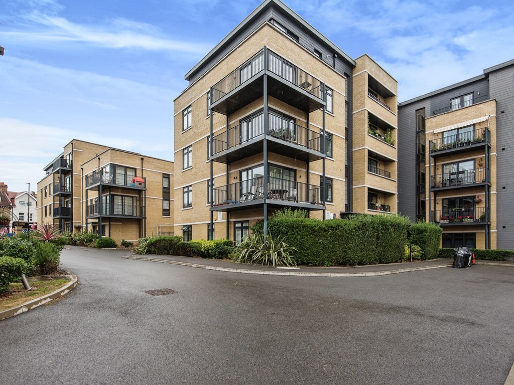2 bed flat for sale in Samuelson Place, Isleworth TW7, £198,000