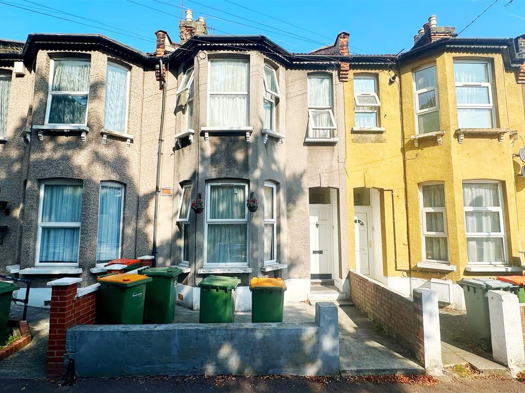 2 bed flat for sale in Norman Road, London E6, £300,000