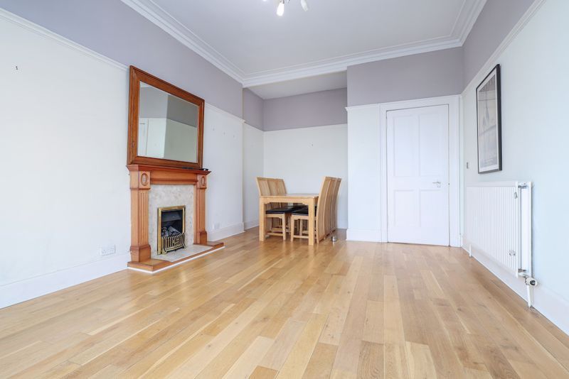 2 bed flat for sale in Kings Park Road, Mount Florida G44, £165,000