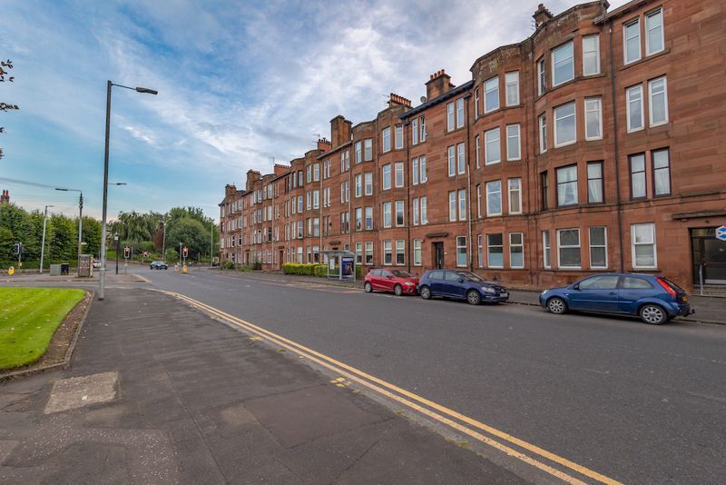 2 bed flat for sale in Kings Park Road, Mount Florida G44, £165,000