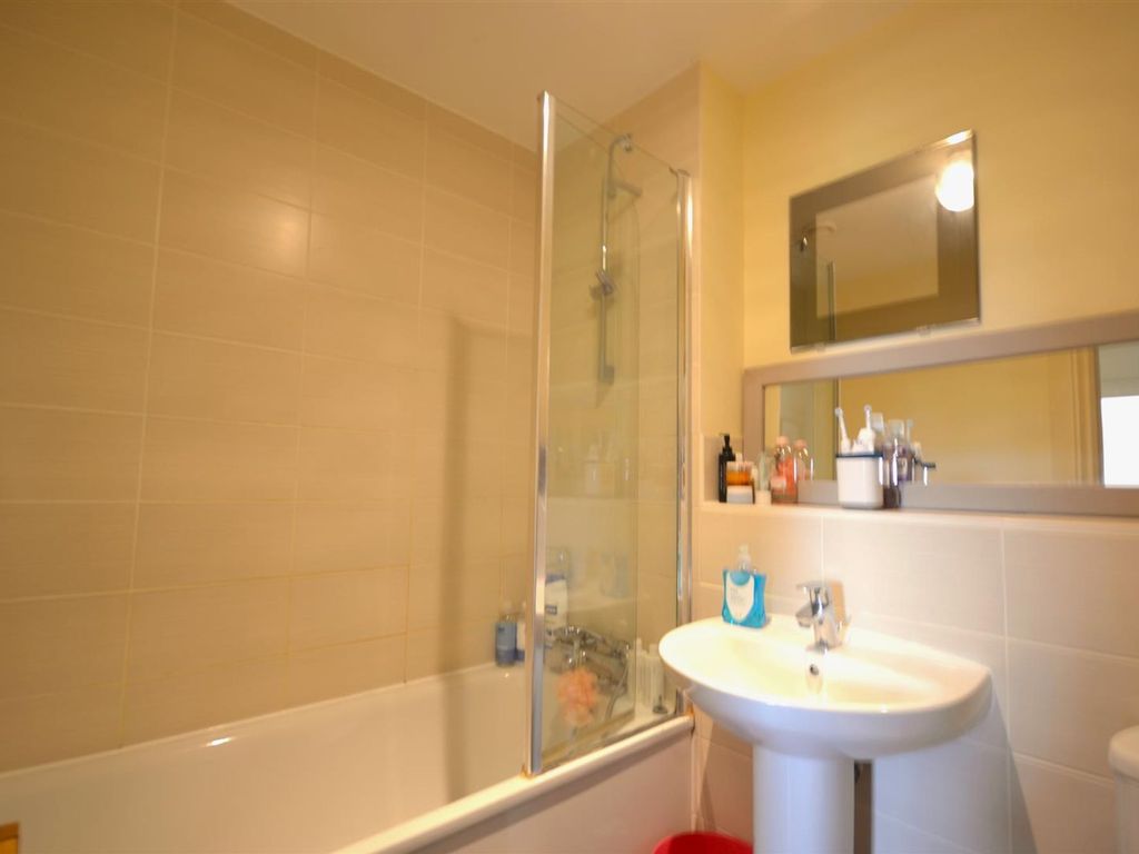 1 bed flat for sale in Dalmeny Way, Primrose House KT18, £260,000