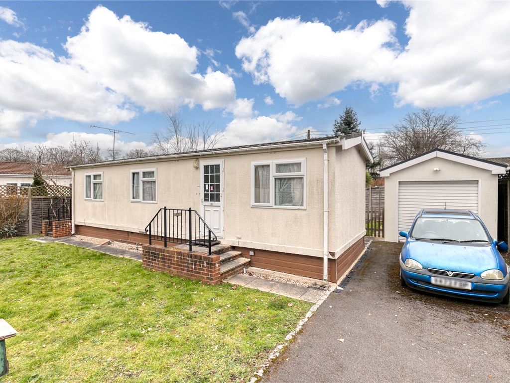 1 bed mobile/park home for sale in The Elms, Warfield Park, Bracknell, Berkshire RG42, £125,000