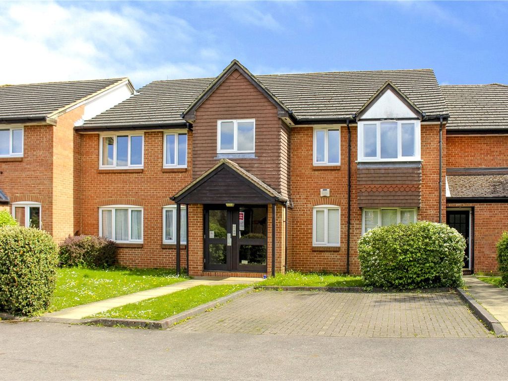 2 bed flat for sale in Portia Grove, Warfield, Berkshire RG42, £225,000