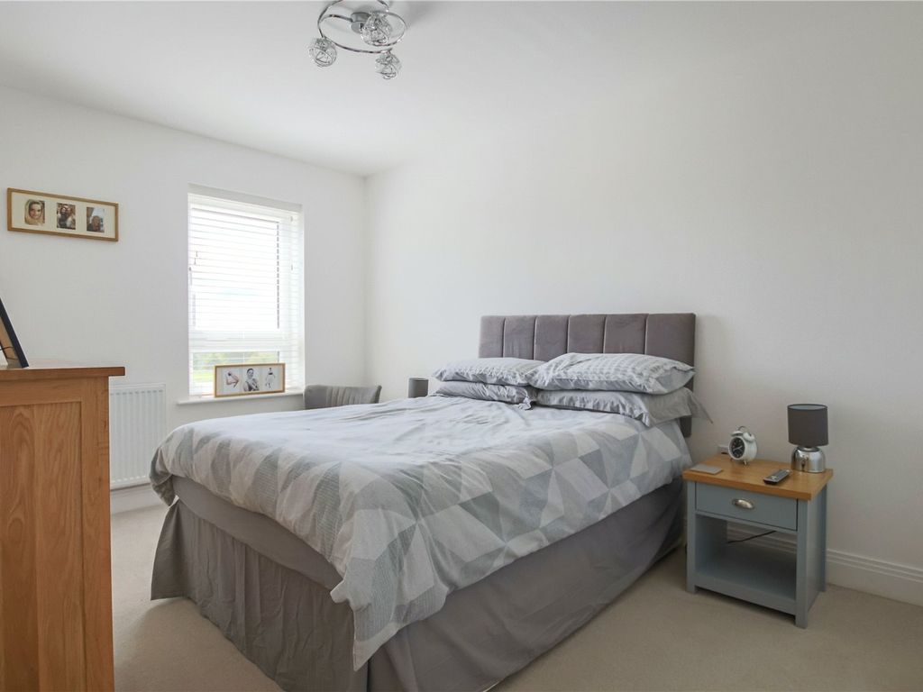 2 bed flat for sale in Hurley Drive, Bracknell, Berkshire RG12, £325,000