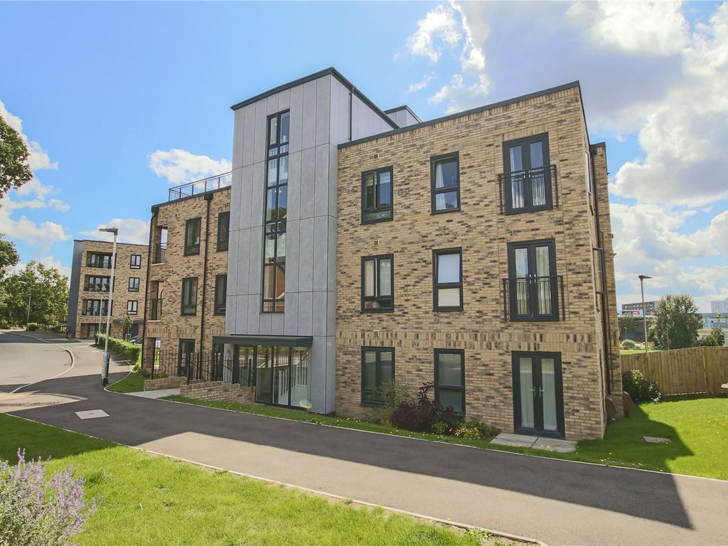 2 bed flat for sale in Hurley Drive, Bracknell, Berkshire RG12, £325,000