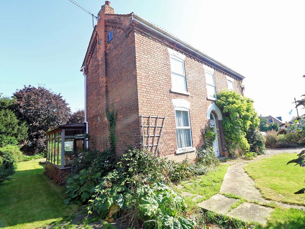 4 bed detached house for sale in West Street, West Butterwick, Scunthorpe DN17, £325,000