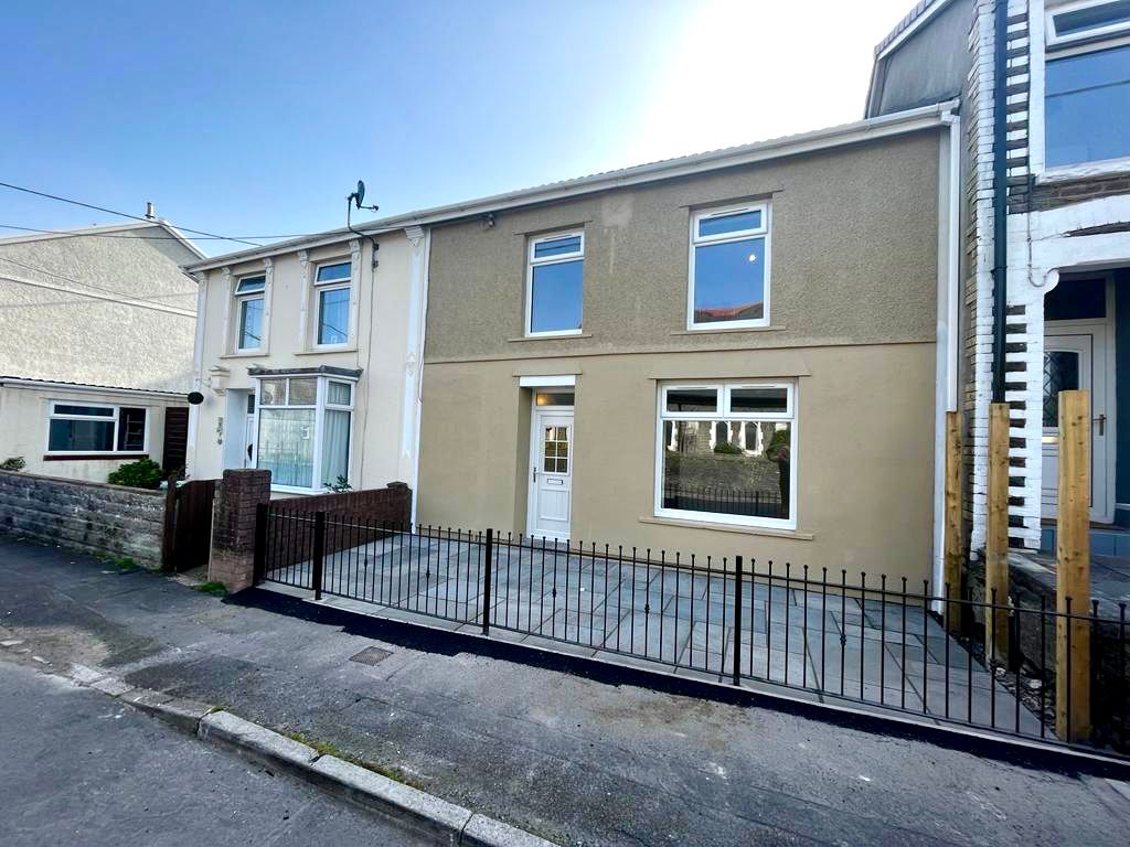3 bed end terrace house for sale in Bedw Road, Pontypridd, Mid Glamorgan CF37, £200,000