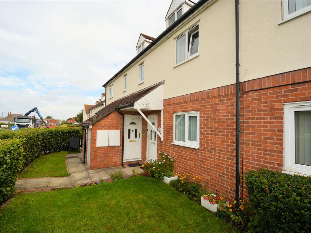 2 bed flat for sale in Francis Court, Thorpe Willoughby, Selby YO8, £70,000