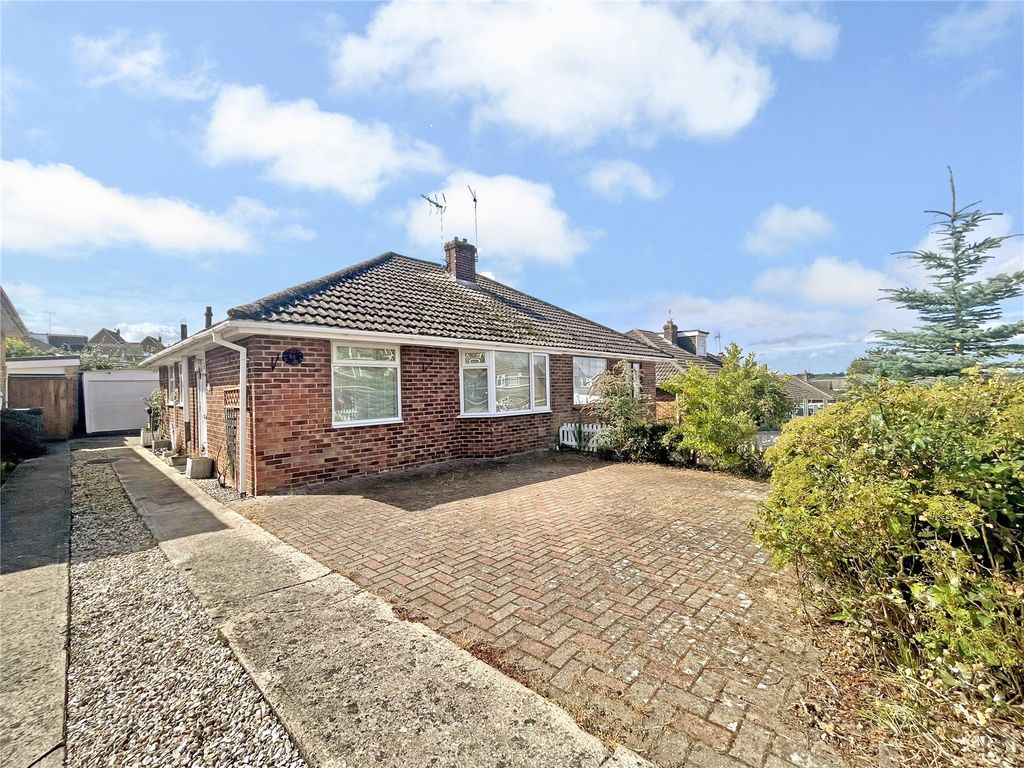 2 bed bungalow for sale in Henley Drive, Highworth SN6, £280,000