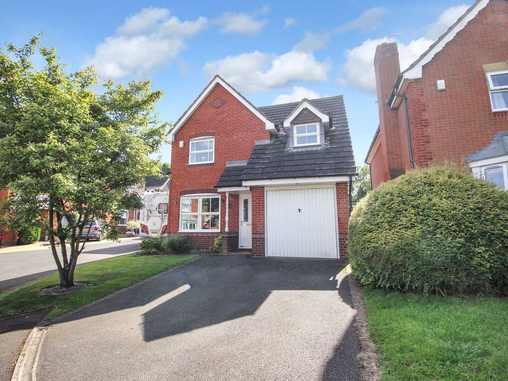 3 bed detached house for sale in Mallow Way, Rugby CV23, £290,000
