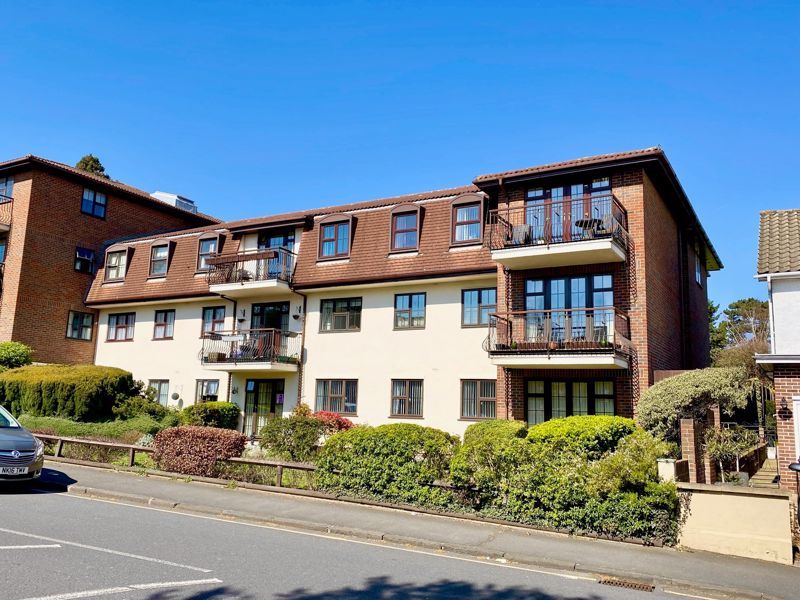 2 bed flat for sale in Parkhill Road, Bexley DA5, £300,000