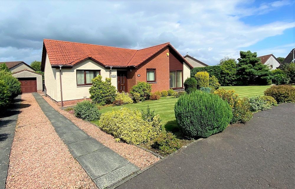 3 bed bungalow for sale in George Drive, Kinross KY13, £250,000