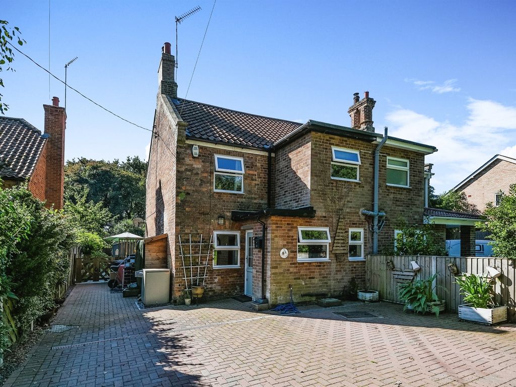 2 bed semi-detached house for sale in Brow Of The Hill, Leziate, King