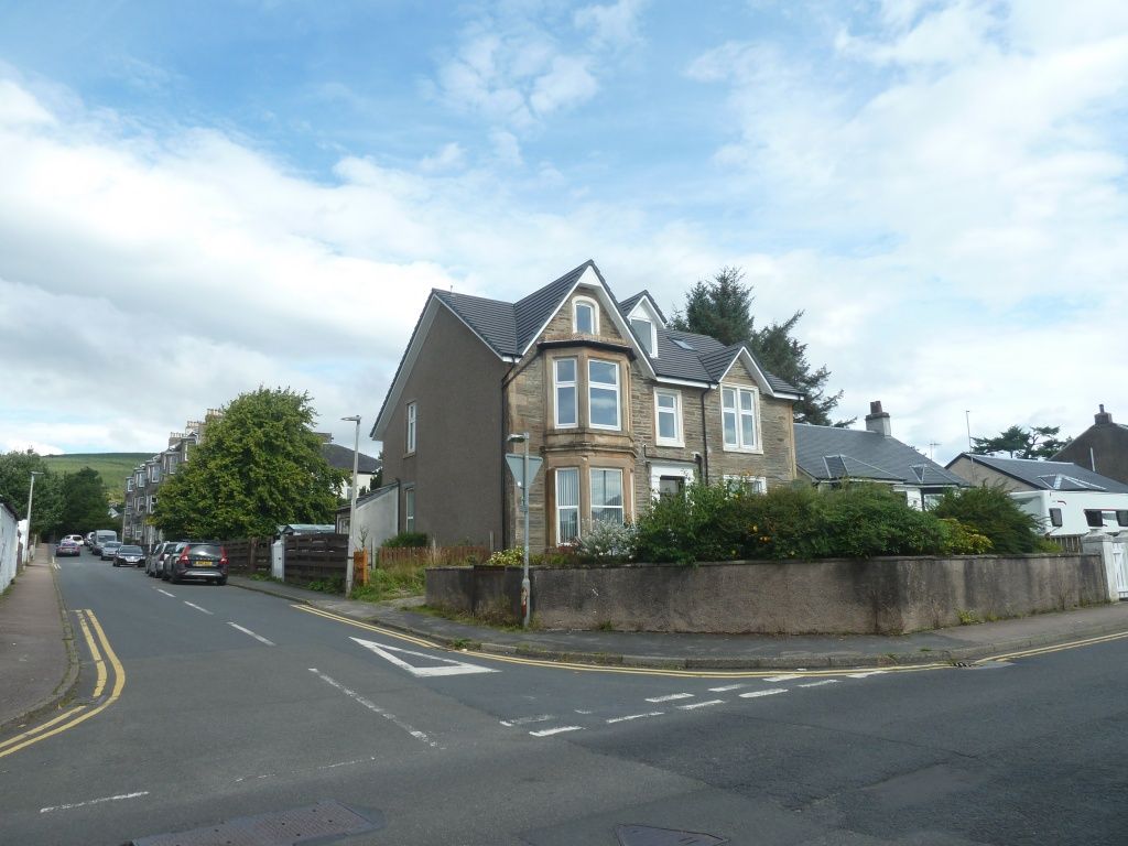 4 bed flat for sale in 2 William St, Dunoon PA23, £175,000