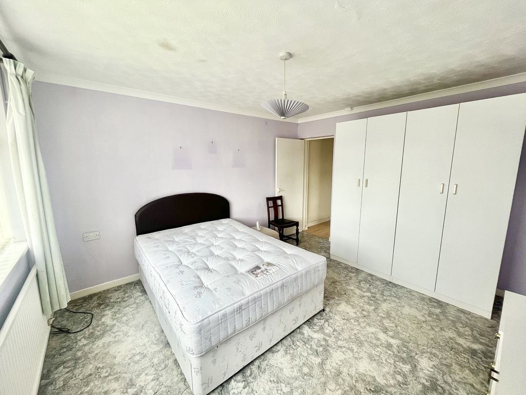 3 bed detached bungalow for sale in Delffordd, Rhos, Pontardawe, Swansea. SA8, £200,000