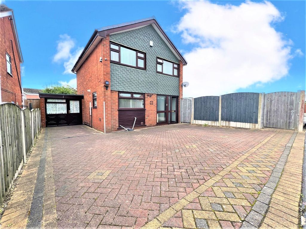 3 bed detached house for sale in Holbeach Avenue, Stoke-On-Trent, Staffordshire ST2, £210,000