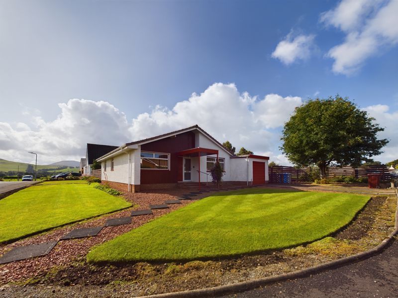 3 bed detached bungalow for sale in Fleming Way, Biggar ML12, £280,000