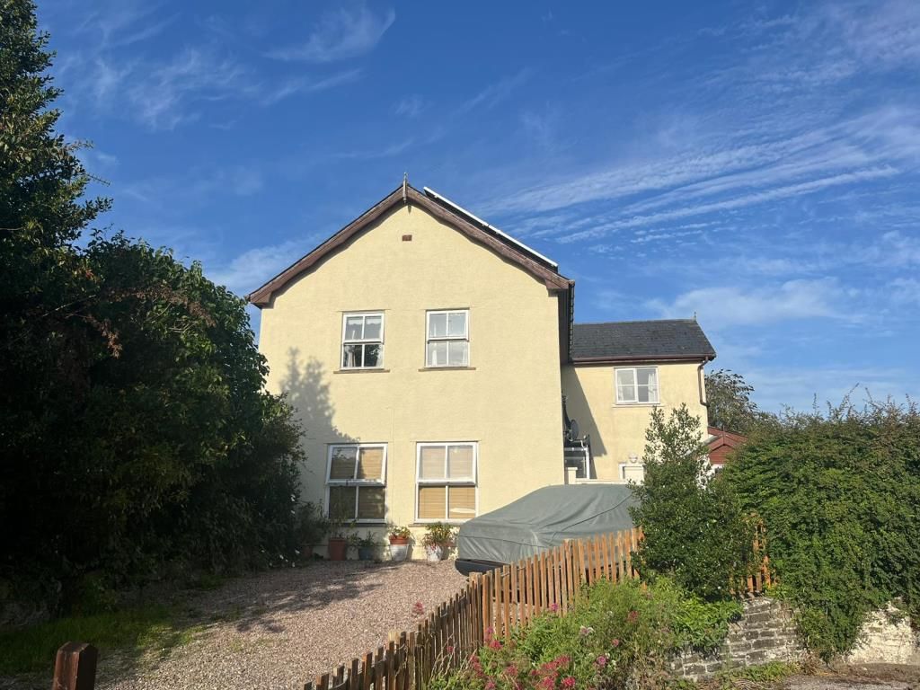 4 bed detached house for sale in New Radnor, Powys LD8, £300,000
