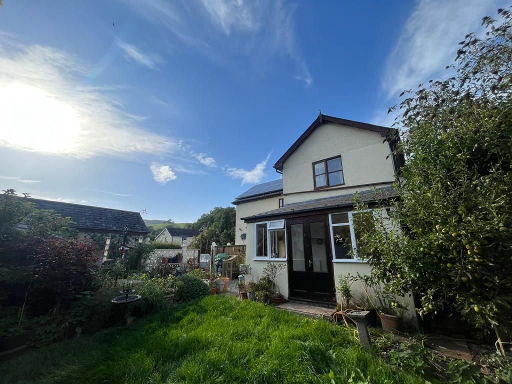 4 bed detached house for sale in New Radnor, Powys LD8, £300,000