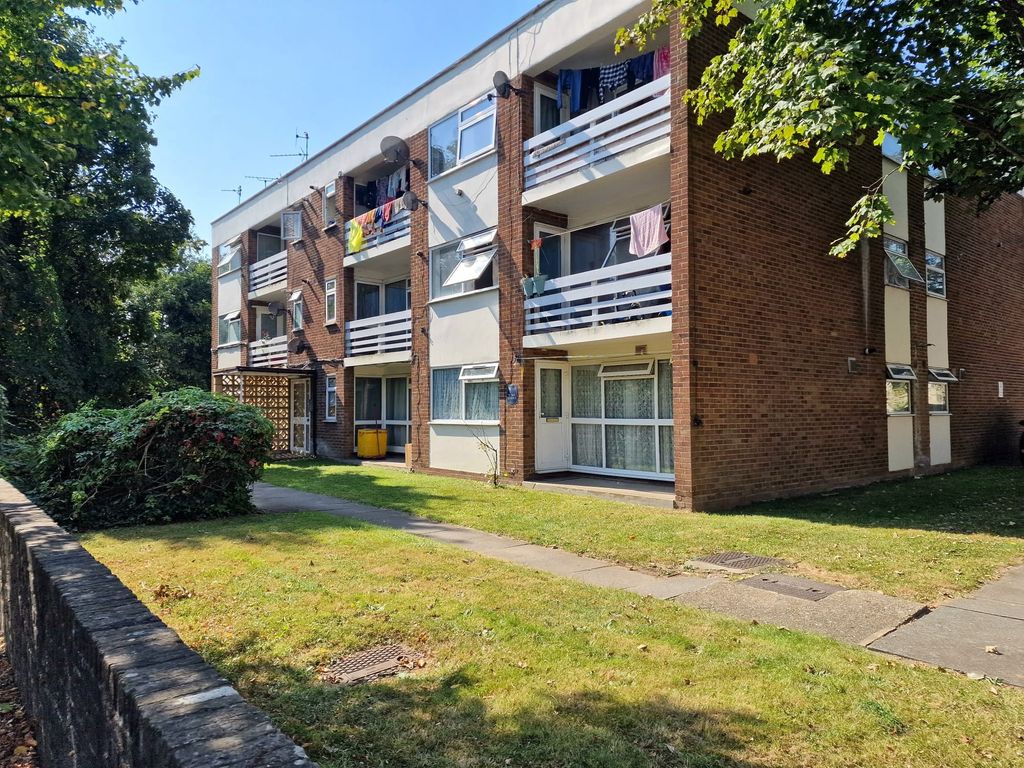 1 bed flat for sale in Heston Road, Hounslow TW5, £239,950