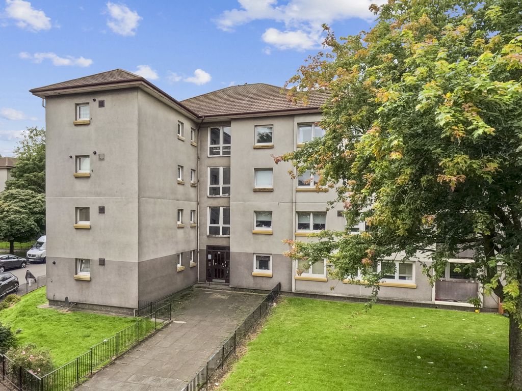 2 bed flat for sale in Keal Avenue, Blairdardie, Glasgow G15, £70,000