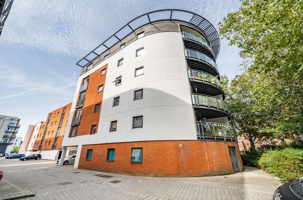 1 bed flat for sale in Channel Way, Southampton, Hampshire SO14, £160,000