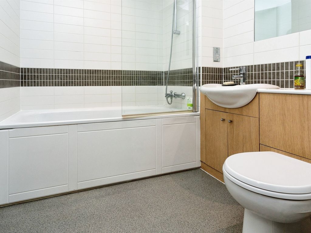1 bed flat for sale in Merrivale Mews, Milton Keynes MK9, £240,000