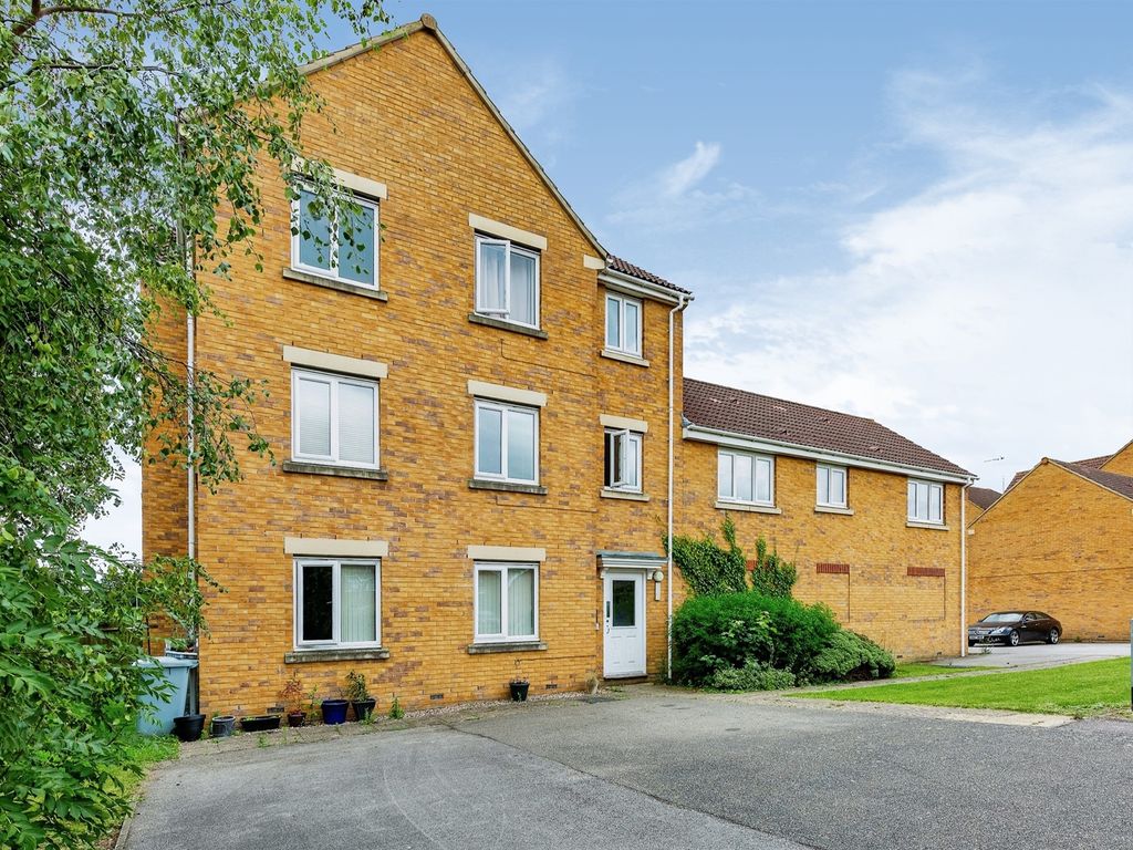 2 bed penthouse for sale in Akela Close, Kettering NN15, £67,500