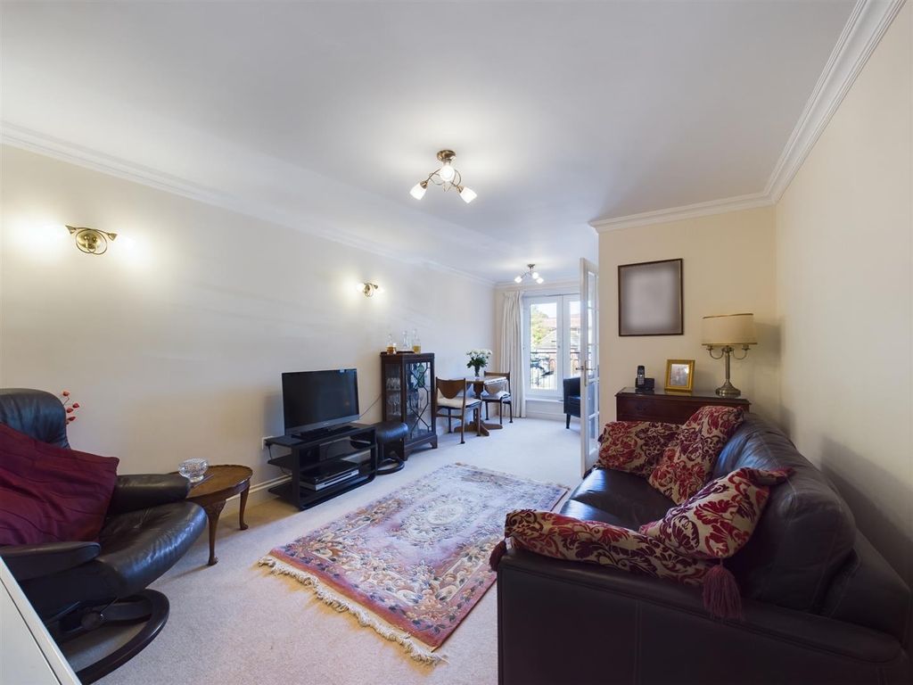 1 bed flat for sale in Calcot Priory, Bath Road, Calcot, Reading RG31, £90,000