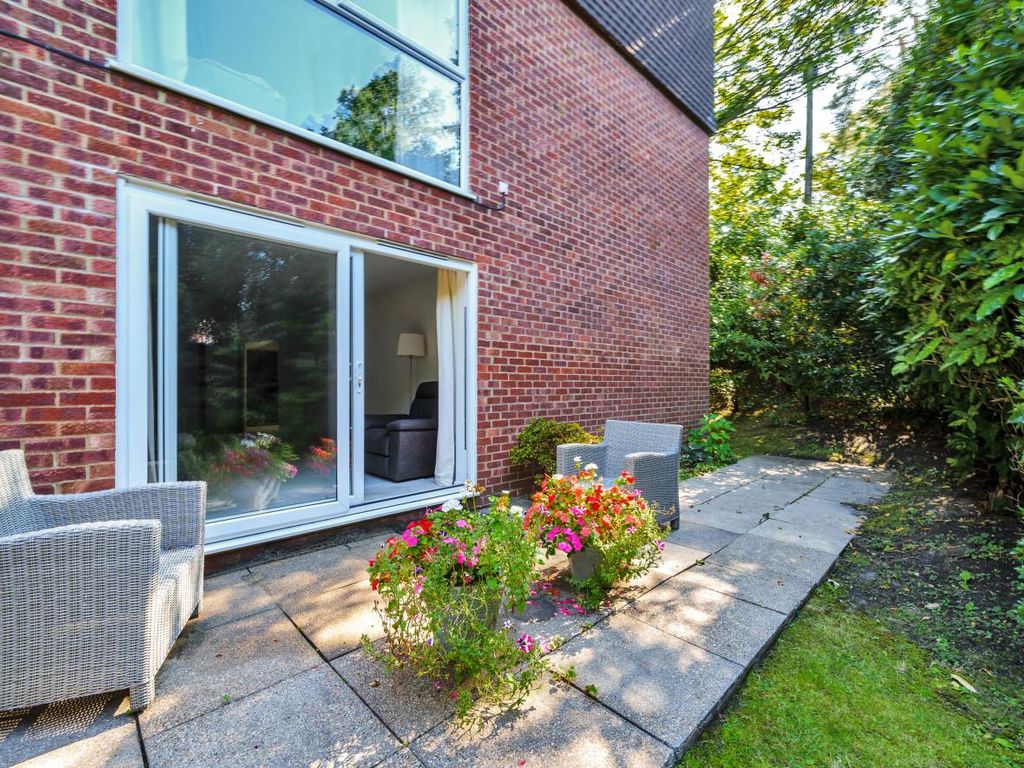 2 bed flat for sale in Court Gardens, Camberley GU15, £270,000