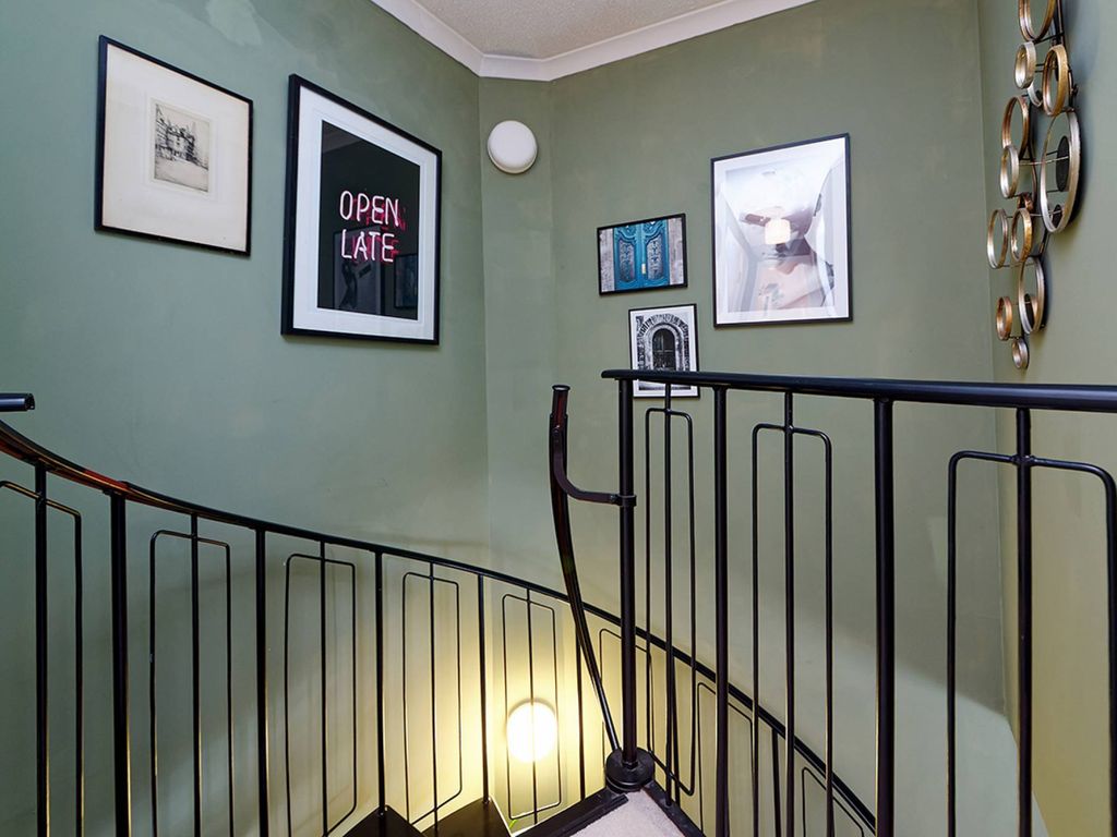 2 bed flat for sale in Broomgate, Lanark ML11, £115,000