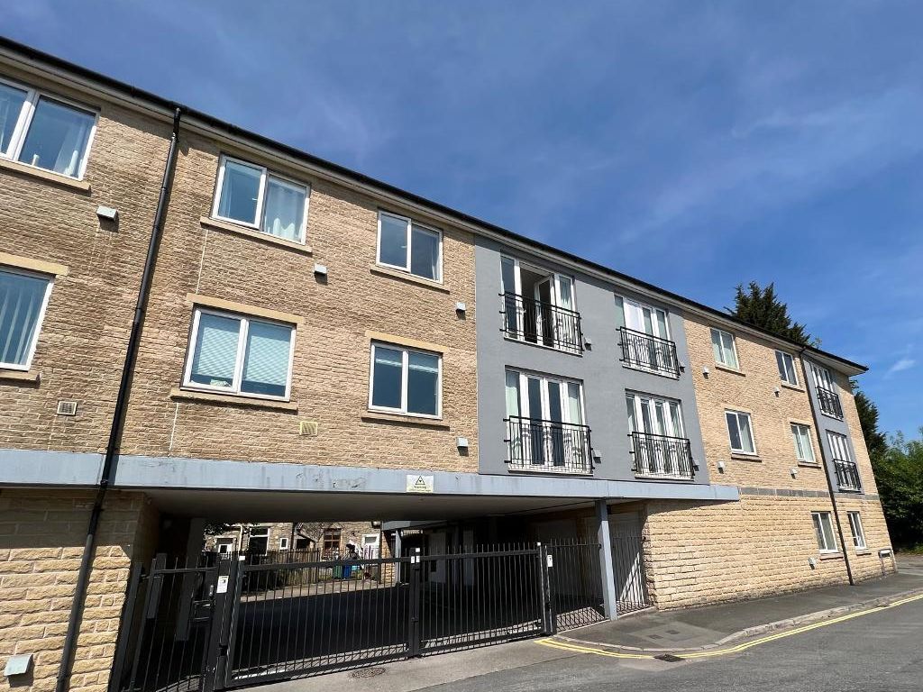 1 bed flat for sale in Garden Court, Ramsbottom, Bury, Lancs BL0, £114,950