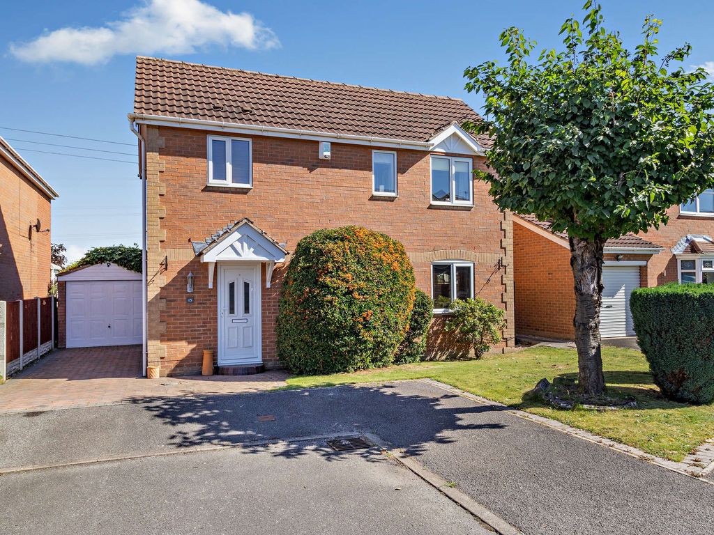 3 bed detached house for sale in Long Field Drive, Edenthorpe, Doncaster DN3, £260,000