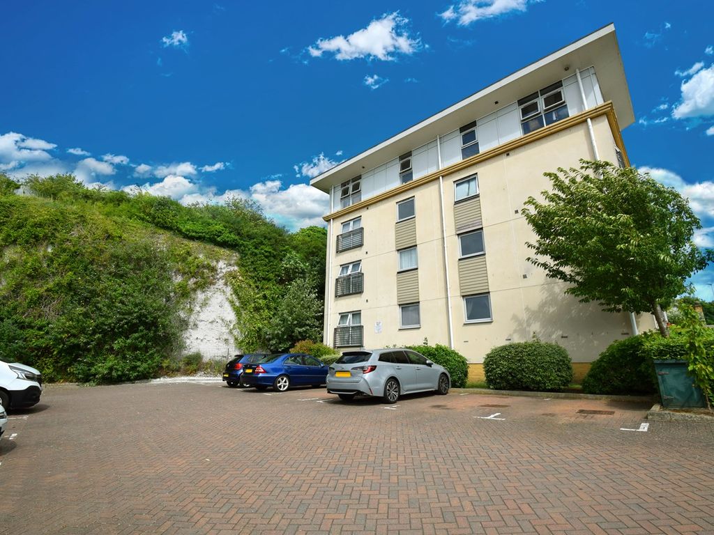 2 bed flat for sale in Ward View, Chatham ME5, £195,000