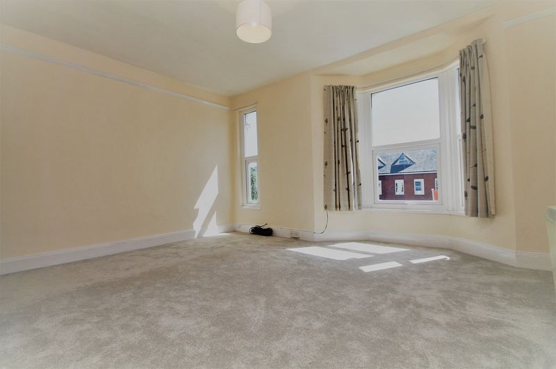 1 bed flat for sale in London Road, High Wycombe HP11, £172,950