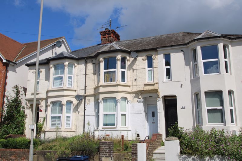 1 bed flat for sale in London Road, High Wycombe HP11, £172,950