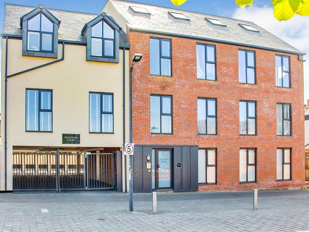 2 bed flat for sale in The Docks, Gloucester GL1, £199,950