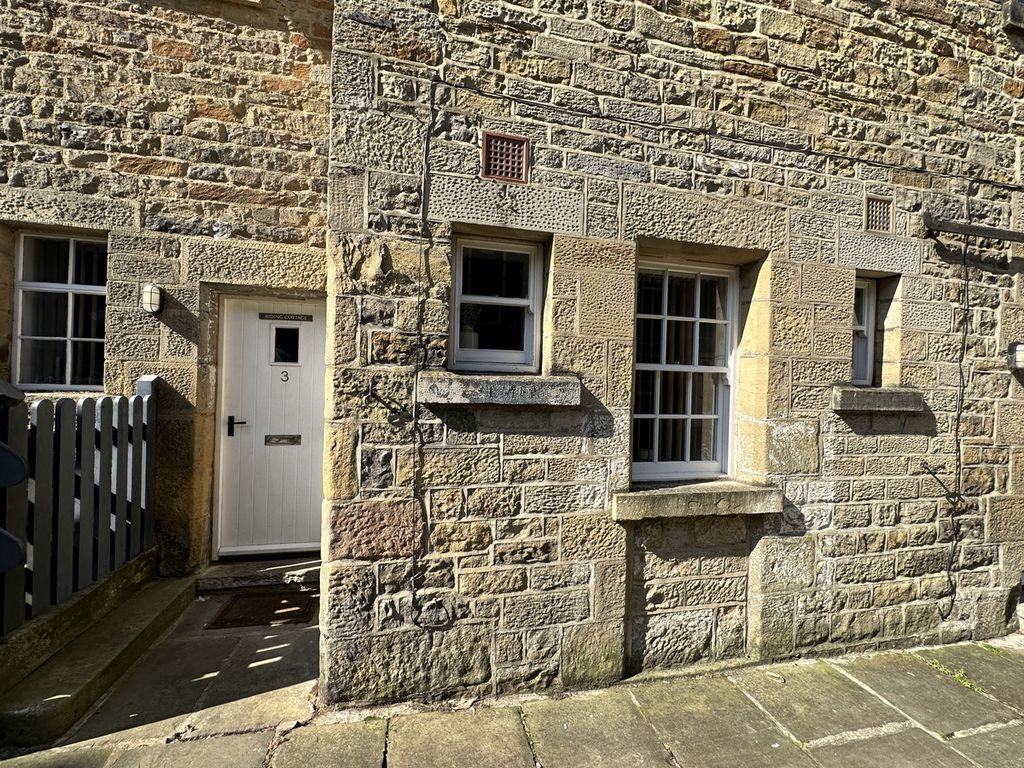 2 bed cottage for sale in Back High Street, Harrogate HG3, £190,000