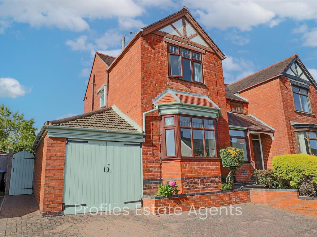 3 bed semi-detached house for sale in Southfield Road, Hinckley LE10, £280,000