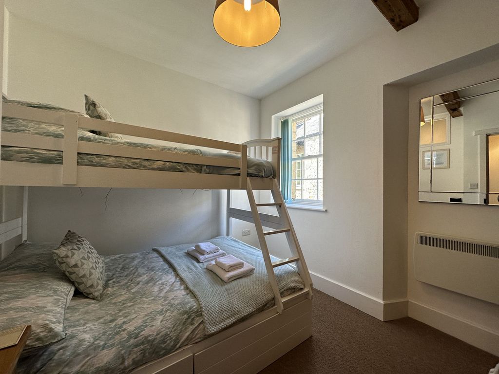 2 bed cottage for sale in Back High Street, Harrogate HG3, £190,000