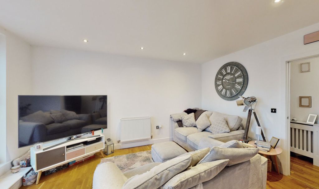 1 bed flat for sale in Miles House, Denham, Uxbridge UB9, £162,500