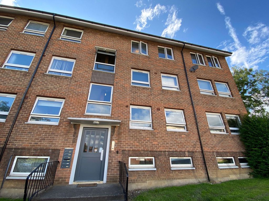 3 bed flat for sale in Bede Crescent, Newton Aycliffe DL5, £65,000
