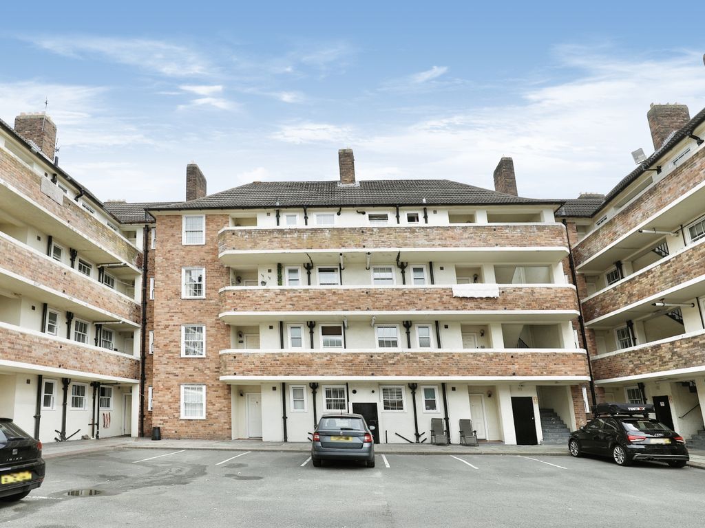 2 bed flat for sale in Wavertree Gardens, Liverpool L15, £110,000