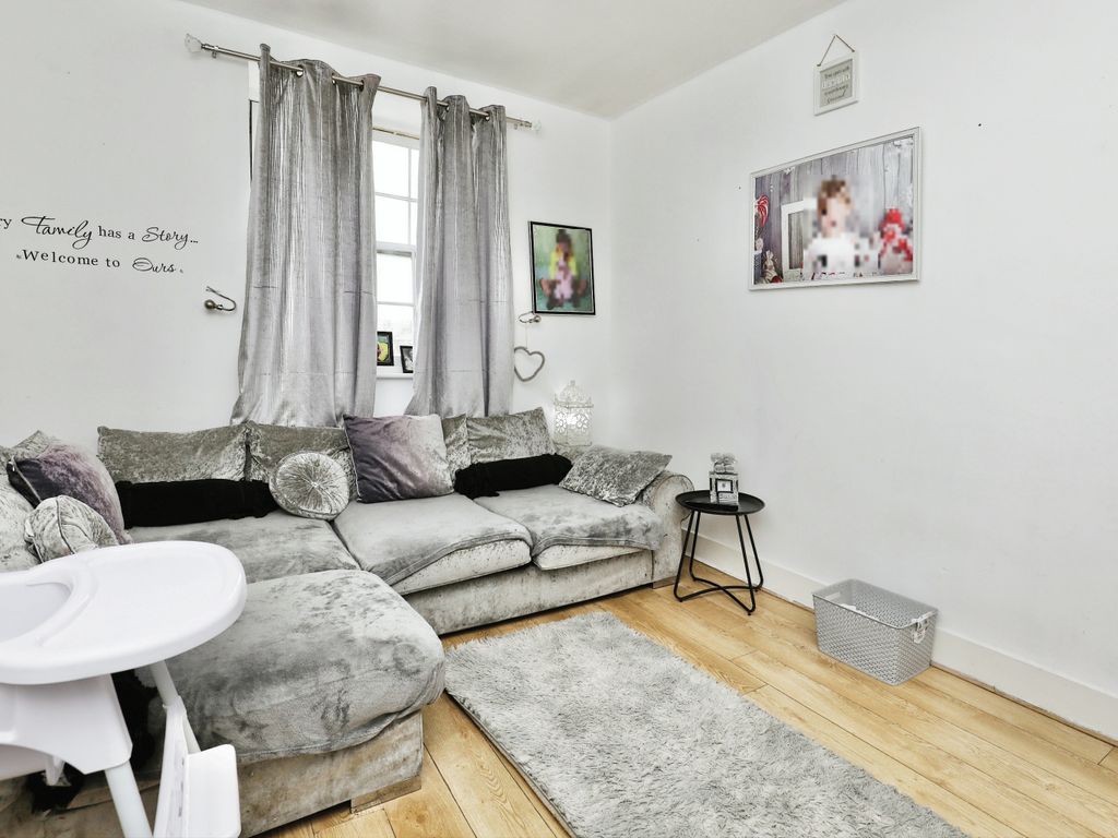 2 bed flat for sale in Wavertree Gardens, Liverpool L15, £110,000