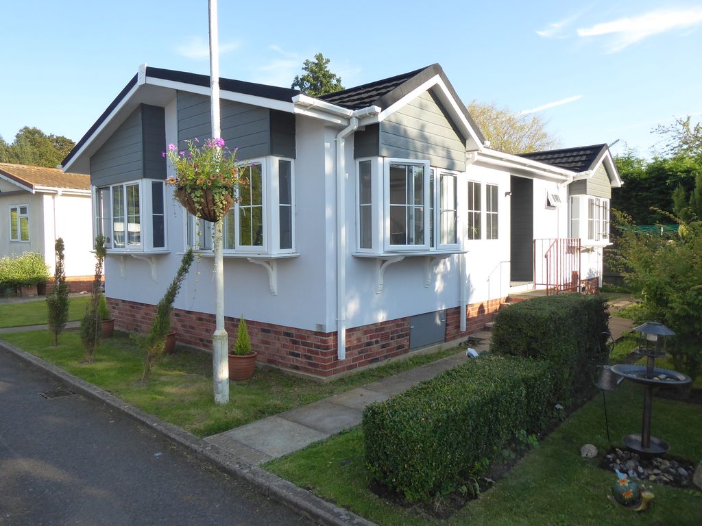2 bed mobile/park home for sale in Anchor Park, Station Road, Snettisham, King's Lynn, Norfolk PE31, £195,000