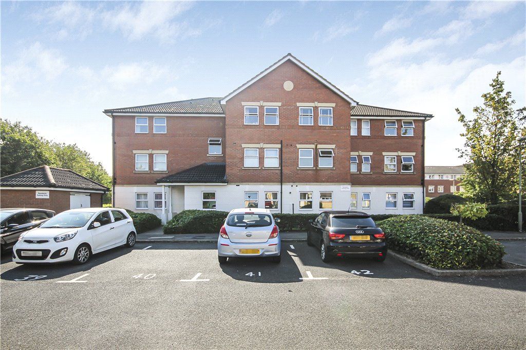 1 bed flat for sale in Bowater Gardens, Sunbury-On-Thames, Surrey TW16, £104,000