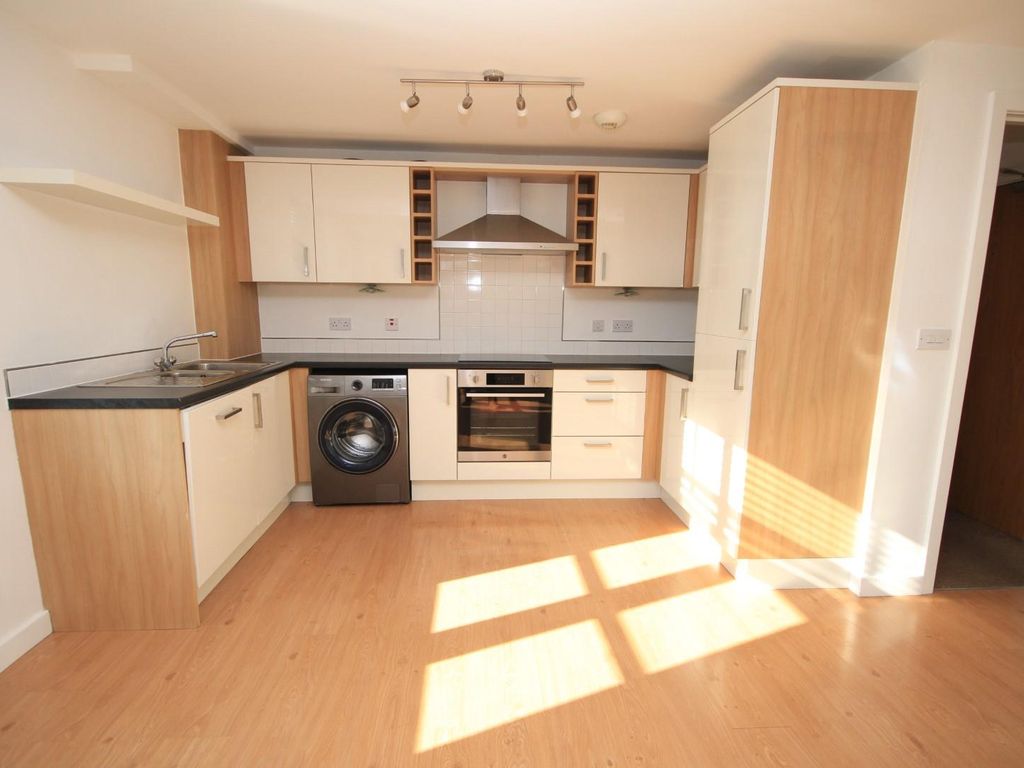 2 bed flat for sale in Tenterfields House, Meadow Road, Apperley Bridge, Bradford BD10, £155,000